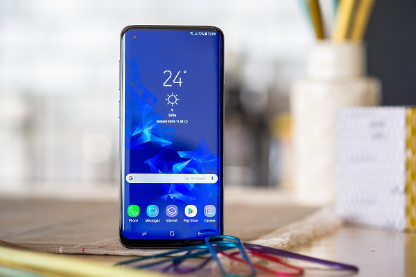 Samsung vô tình tiết lộ thiết kế màn hình đục lỗ cùng viền cực mỏng của Galaxy S10