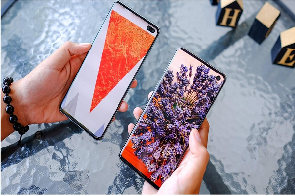 Samsung chơi lớn khi đưa 10 chiếc Galaxy S10 lên độ cao 24km rồi thả rơi tự do, tổ chức thi “đố vui có thưởng”