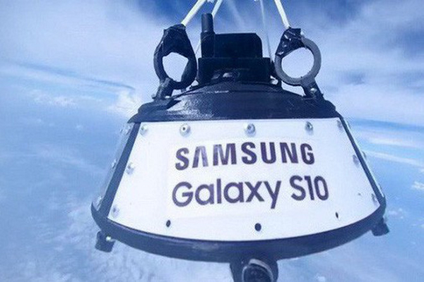 Samsung Malaysia chơi lớn: Thả 10 chiếc Galaxy S10 vào không gian chỉ để test camera!