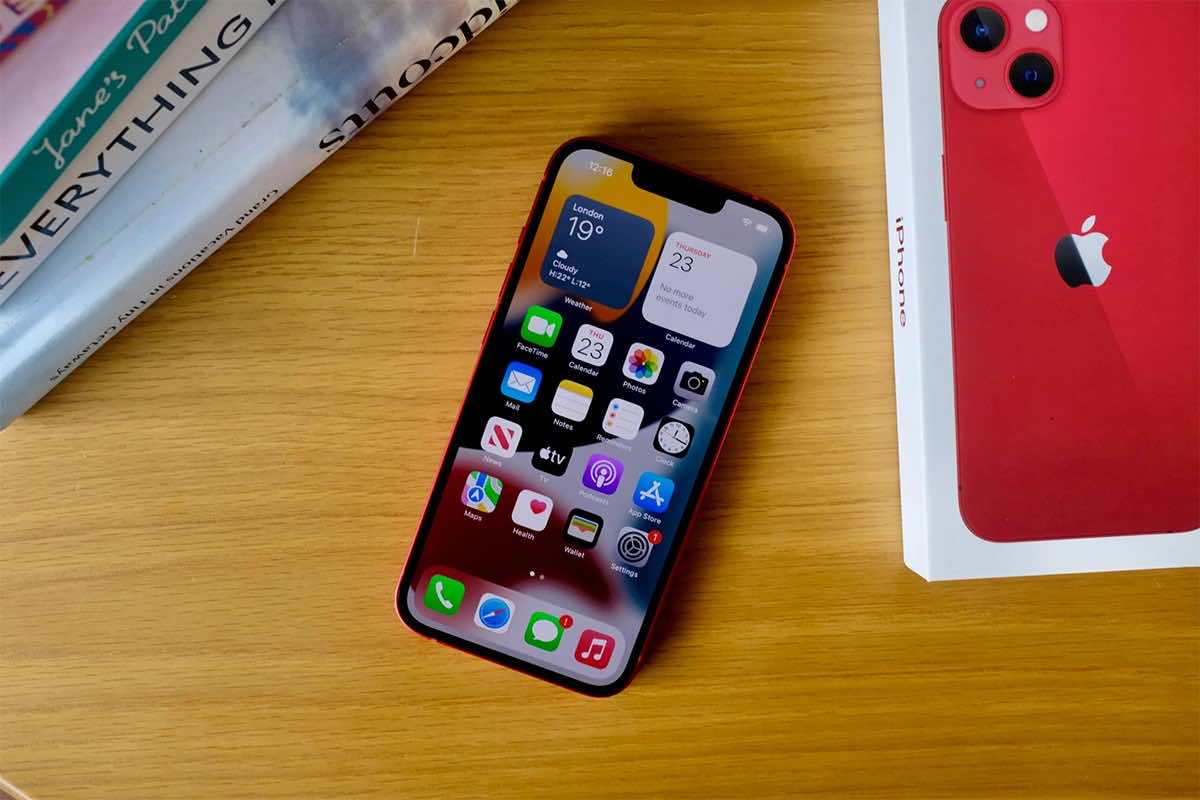 iPhone 13 có màn hình kích thước 6.1 inch