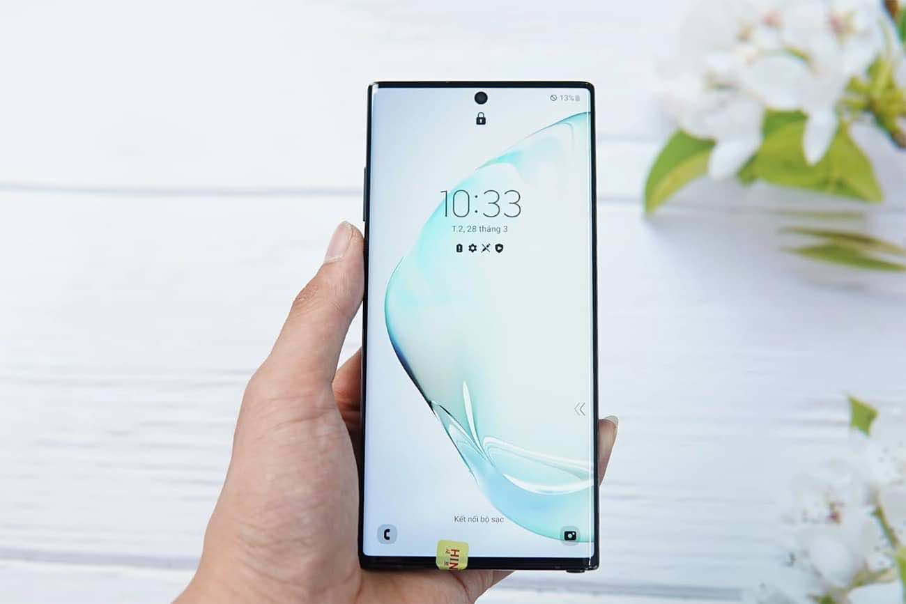 Note 10 Plus lên tới 6,8 inch, với thiết kế màn hình tràn viền