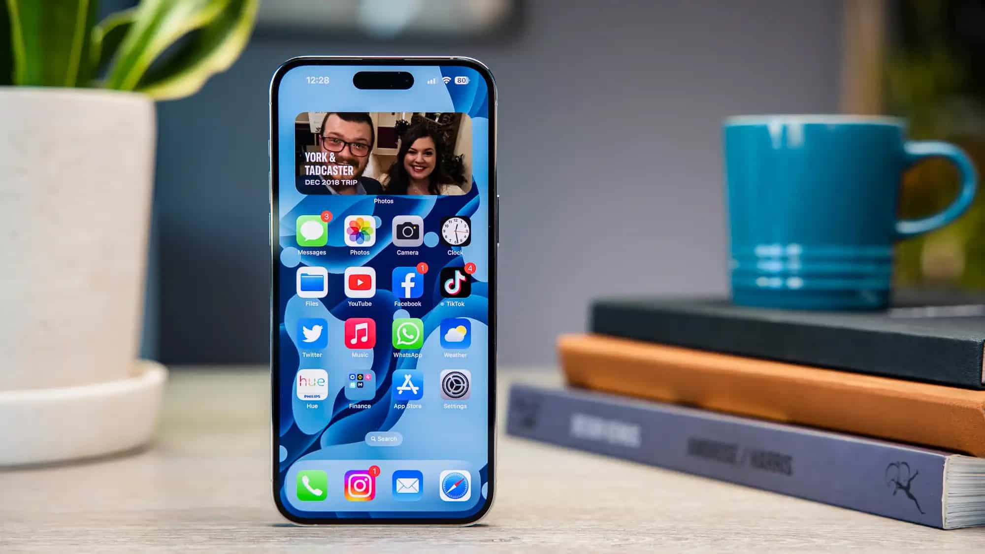 So sánh iPhone 14 và iPhone 14 Pro về màn hình