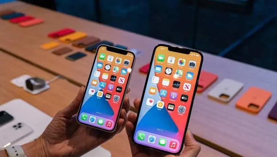 So sánh iPhone 12 và iPhone 11 Pro Max về màn hình