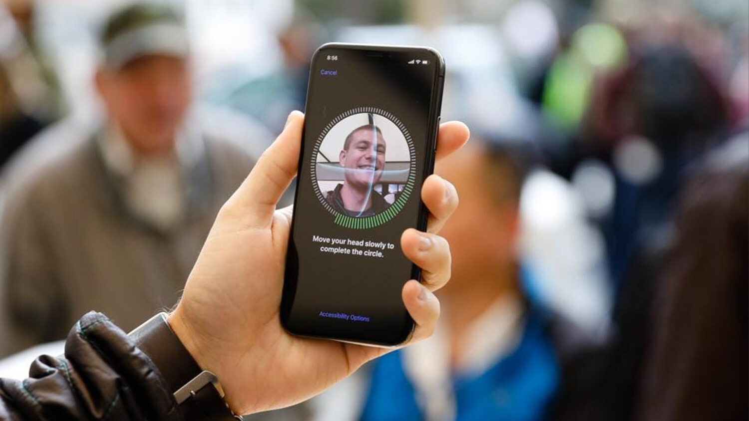 Sử dụng mã khóa mạnh mẽ và Face ID/Touch ID