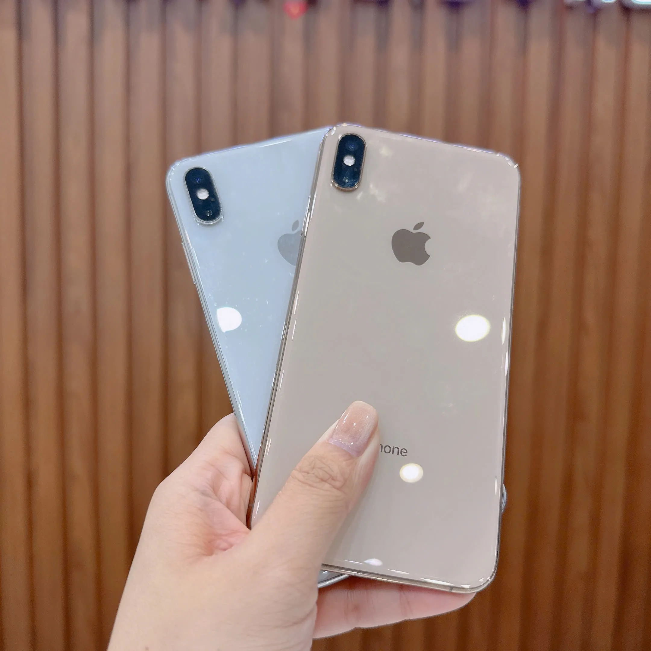 Lý do XS Max vẫn là vua màn hình đẹp giá rẻ