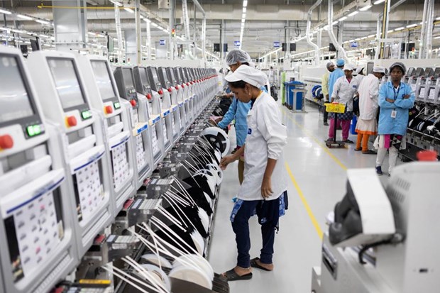 Các nhà máy lần lượt ngừng hoạt động